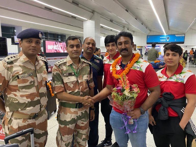 Team India welcomed home at the airport